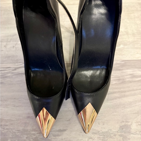 Elegant Black and Gold Women's Heels size 7 - Picture 9 of 9